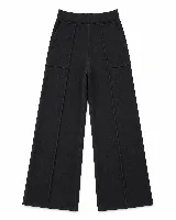 Pantalón de punto de tiro medio con corte recto y fit relajado. Presenta costuras verticales frontales que estilizan la silueta y bolsillos laterales.