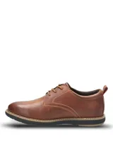 Zapato casual Hush Puppies modelo Bolo, confeccionado en cuero color marrón con costuras a la vista. Presenta cierre mediante cordones, interior forrado y suela de EVA flexible con diseño ergonómico.
