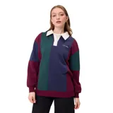 Buzo estilo rugby de la marca Rusty, con diseño color block en tonos bordó, verde y azul marino. Presenta cuello polo en color crema con cierre frontal de botones, mangas largas con puños elásticos y logo bordado en el pecho.