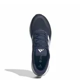 Championes de running Adidas modelo Runfalcon 5, color azul marino con detalles en blanco. Presentan parte superior de malla transpirable, entresuela con tecnología Cloudfoam para mayor amortiguación y suela de goma Adiwear para mayor durabilidad.