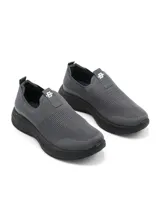 Zapatilla deportiva sin cordones, color azul marino, con capellada de tejido de punto elástico y suela gruesa de goma negra. Presenta un pequeño tirador trasero y un detalle de logo en la parte superior del empeine.