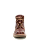 Bota de cuero vacuno con textura granulada, acordonada, con suela de goma dentada y cuello acolchado.