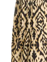 Falda midi de corte acampanado con diseño de estampado tribal en tonos negro y amarillo. Presenta una pretina ancha elastizada para mayor comodidad.