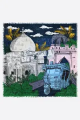 Chal de viscosa con estampado de ciudad india en tonos azul, verde, blanco, rosa y amarillo.