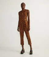 Mono largo color marrón con estampado animal print, escote en V y corte capri.