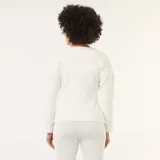 Chaqueta de punto color blanco, con cuello redondo, manga larga y cierre frontal con botones dorados.