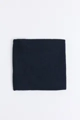 Cuello doble tejido en punto fantasía, color azul marino.