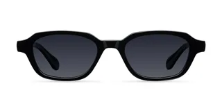 Lentes de sol con montura rectangular de diseño clásico y minimalista en color negro. Cuentan con lentes polarizadas oscuras con protección UV400.