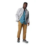 Pantalón cargo Columbia modelo Silver Ridge Utility color marrón tostado, con múltiples bolsillos y tecnología Omni-Shade y Omni-Wick.