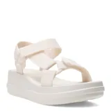 Sandalia de plataforma Azaleia modelo Olivia, color beige, con tiras anchas ajustables y cierre de velcro.