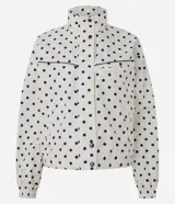 Campera rompeviento deportiva Get Over de microfibra, con estampado de lunares, cuello alto, cierre frontal oculto, bolsillos delanteros con ribete oscuro y puños elásticos.