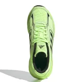 Championes de running Adidas modelo Galaxy Star, color verde neón con detalles en negro. Presentan exterior de malla transpirable, mediasuela con tecnología Cloudfoam para mayor amortiguación y cierre con cordones.