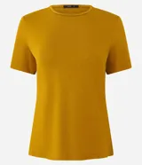 Blusa básica de viscosa y elastano de la marca Cortelle, color mostaza, con escote redondo y mangas cortas.