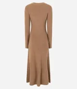 Vestido midi de punto con cuello redondo, mangas largas y falda evasé. Confeccionado en tejido de viscosa, poliéster y poliamida.