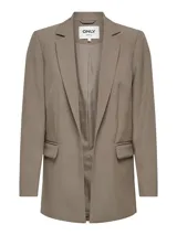 Blazer largo de corte holgado con solapas clásicas y bolsillos delanteros con solapa. Confeccionado en una mezcla de poliéster reciclado y elastano.
