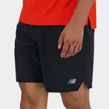 Short de running New Balance RC 7, color negro, confeccionado en tejido elástico en cuatro direcciones con tecnología NB DRY de secado rápido. Incluye slip interior sin costuras, bolsillo trasero con cremallera y bolsillos internos.
