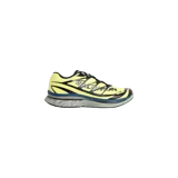 Championes MM6 Maison Margiela x Salomon de perfil bajo, con diseño futurista en color amarillo y detalles en negro y gris.