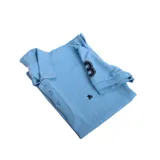 Remera tipo polo color amarillo con cuello clásico y logo bordado en el pecho. Corte recto y mangas cortas.