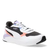 Championes Puma modelo X-Ray Speed Lite, con diseño deportivo y urbano. Presentan una combinación de colores blanco, negro, lila y detalles en salmón. Confeccionados en una mezcla de materiales textiles y sintéticos, cuentan con suela de goma y cierre mediante cordones.