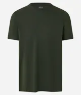 Remera básica de corte regular para hombre, color verde militar, con mangas cortas y cuello redondo.