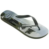Ojotas Havaianas con base blanca y celeste con diseño de olas, tiras blancas con diseño en relieve y logo de la marca en la base.
