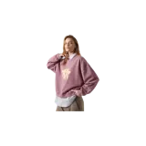 Buzo cerrado oversize de cuello redondo, color malva, con diseño gráfico estampado en el pecho en tono beige claro y puños y ruedo de rib elástico.