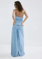 Jeans de corte palazzo y tiro regular, confeccionados en denim suave de color celeste claro.