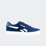 Championes Reebok Court Advance Vulc, color azul marino con rayas vectoriales blancas en los laterales y suela blanca.