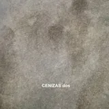 Tapado largo de lana merino afieltrada color gris con toques de amarillo. Diseño abierto al frente, de corte amplio y mangas largas.