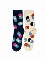 Pack de dos pares de medias de algodón con estampado de círculos superpuestos. Un par es de base azul marino y el otro de base beige.