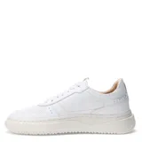 Championes urbanos Democrata modelo Eleko, color blanco con suela de plataforma en tono crema. Presentan un diseño de corte bajo con perforaciones en la puntera para mayor ventilación y el logo de la marca grabado en el lateral.