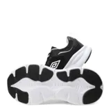 Championes urbanos Umbro modelo Dash, color negro con detalles en blanco. Presentan una combinación de malla y material sintético en la capellada, con el logo de la marca en el lateral y en la lengüeta, montados sobre una entresuela blanca de diseño robusto.