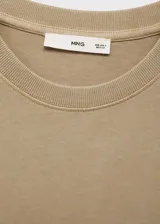 Camiseta de algodón de gramaje grueso, con cuello redondo, manga corta y diseño oversize.