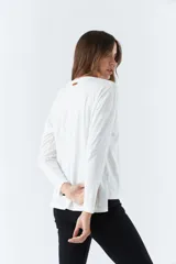 Remera negra de manga larga con estampa frontal con la frase 'Get It Done' sobre una línea horizontal roja y el logo de la marca Mistral.