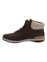 Botín de cuero marrón RKF modelo Interlagos, con cuello de tejido de punto beige en la caña, cordones y suela de goma.