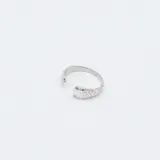 Anillo de plata 925 con diseño orgánico y superficie con acabado martillado.