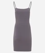 Vestido corto de la marca Blue Steel, color gris, de corte ajustado al cuerpo, con escote recto y breteles finos.