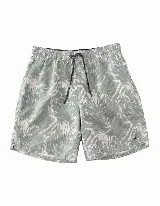 Short de baño con estampado abstracto en tonos verdes y blancos, cuenta con cintura elástica con cordón ajustable, bolsillos laterales y un bolsillo trasero.