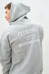 Buzo canguro gris melange con capucha, cordones ajustables y bolsillo tipo canguro. Estampado frontal con el logo "brokers" y la frase "Good Time Makers".