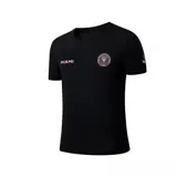 Remera negra de manga corta con el logo del Inter de Miami en el pecho y la palabra "Miami" en rosa.