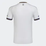 Camiseta de fútbol Adidas del Boca Juniors, tercer uniforme. Diseño blanco con franjas horizontales en azul y amarillo con efecto degradé, cuello redondo y mangas cortas con detalles en azul y amarillo. Incluye logo de Adidas, escudo del club y sponsor betsson en el frente.
