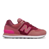 Championes New Balance 574 de dama, color rosa y bordó, confeccionados en gamuza y tela, con logo "N" característico en los laterales y entresuela ENCAP.