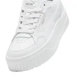 Championes Puma modelo Karmen II Idol, diseño de plataforma con capellada de cuero sintético y detalles de perforaciones. Presenta el logo de la marca en el lateral y lengüeta.