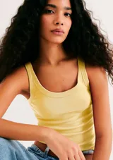 Musculosa de punto rib gris melange, de corte ajustado y escote redondo.