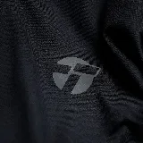 Camiseta deportiva Topper de manga larga, color negro, con cuello alto con cierre de cremallera frontal y logo estampado en el pecho.