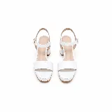 Sandalias de fiesta marca Nina, color blanco, confeccionadas 100% en cuero, con taco ancho alto, plataforma delantera, tira frontal ancha y pulsera con hebilla metálica dorada regulable al tobillo.