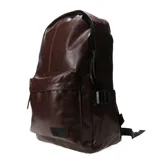 Mochila urbana de cuero sintético color negro, con compartimento principal amplio y bolsillo frontal con cierre. Presenta costuras verticales decorativas y tiradores de cierre a tono.