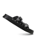 Sandalias de mujer Miss Carol modelo Zunna, color negro con doble tira ancha, hebillas metálicas plateadas de estilo western y tachas decorativas en el borde de la suela con plataforma dentada.