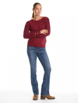 Buzo de tejido lurex color bordó, con cuello redondo, mangas largas plisadas y puños ajustados con detalle de botones decorativos.