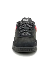 Championes Caterpillar modelo Pause, de diseño retro y minimalista. Confeccionados en cuero y lona, presentan una base negra con detalles en rojo y cordones jaspeados. Cuentan con suela de goma resistente y plantilla de espuma EVA.